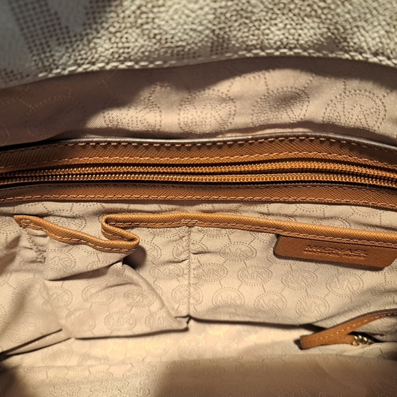 Michael Kors Purse - Picture 5 of 14